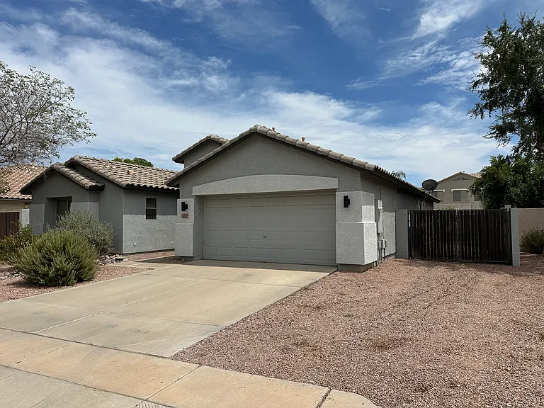 10335 E Idaho Ave — Photo 2