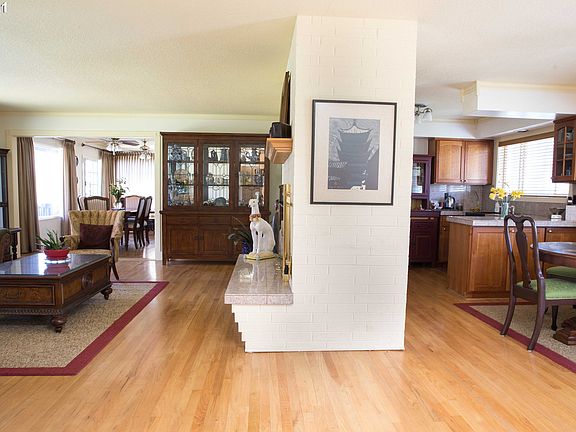 3rd image of 1939 SE Oak Crest Dr