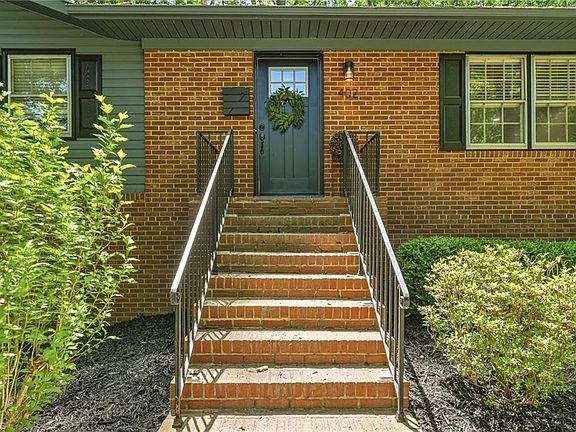 4th image of 402 Kyle Rd