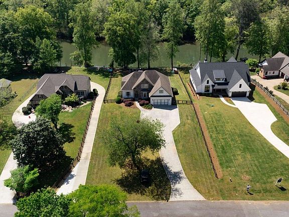 2nd image of 25 Linda Rd