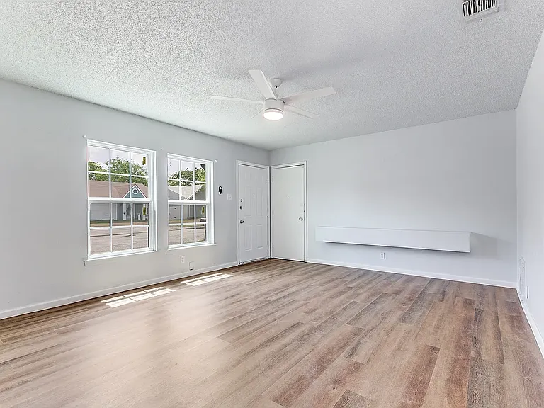 4847 Aspenwood Dr — Photo 2