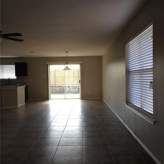 8320 Autumn Creek Trl — Photo 3