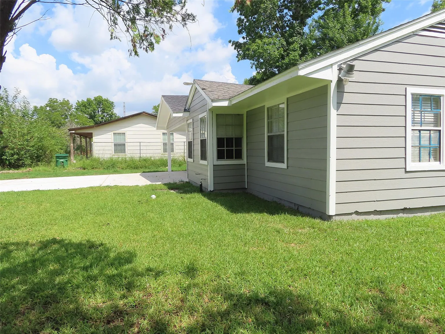 3 bed, 1.0 bath, 1365 sqft, $1,500 — Photo 2