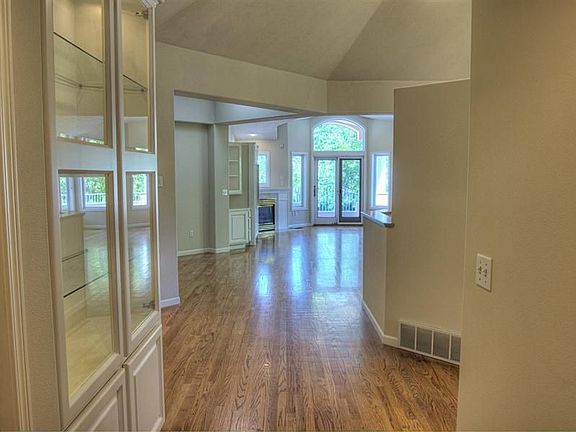 4th image of 639 N Riverpoint Blvd #9