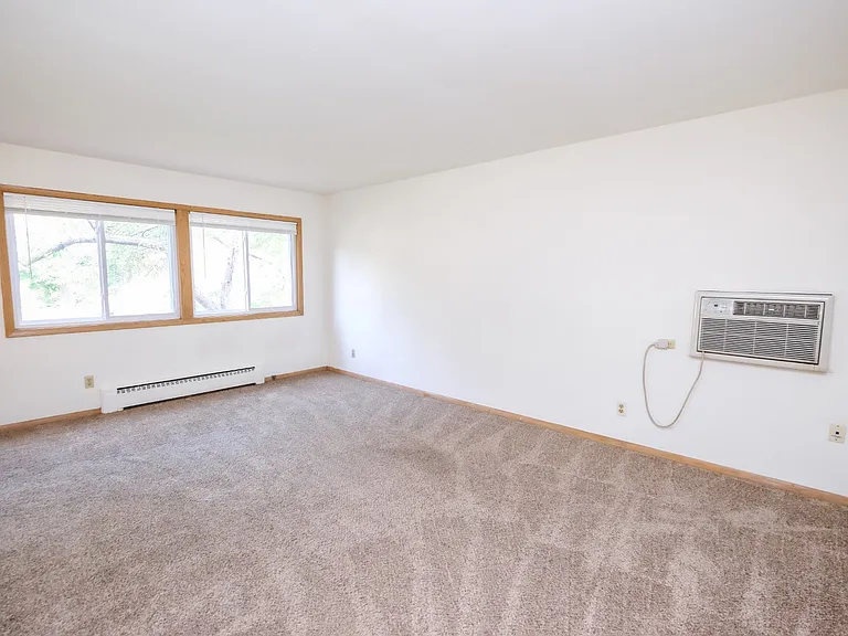 Pleasant Ave Apartments — Photo 26