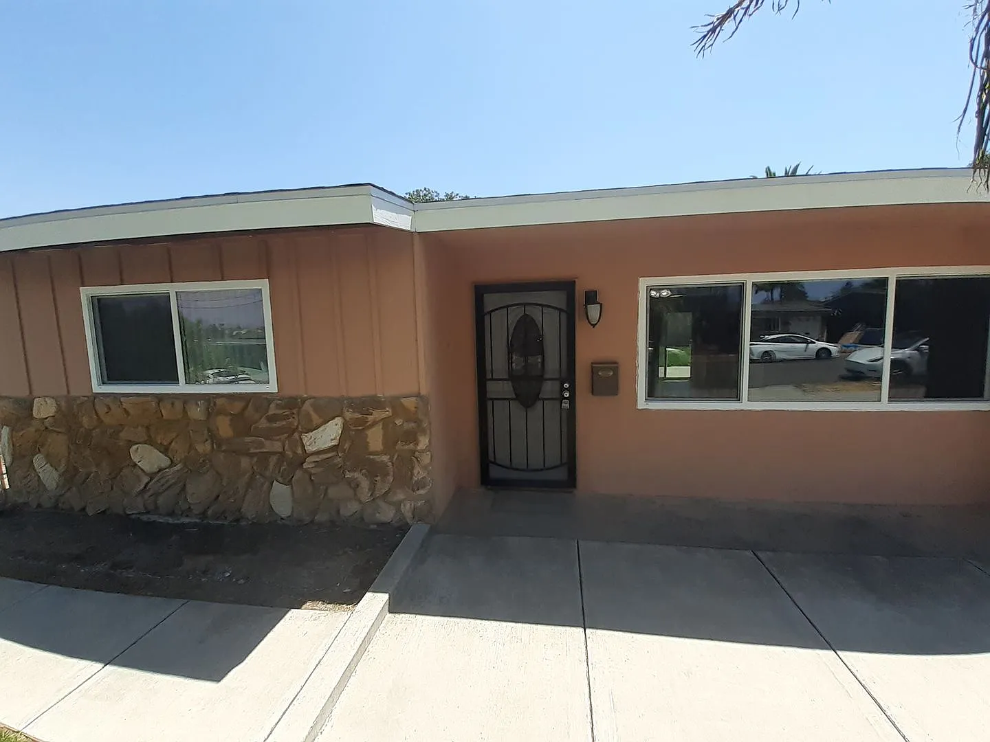Single story 3BR 1 BA. Pets OK! Landscaping! Close to 78 and Emerald! — Photo 3