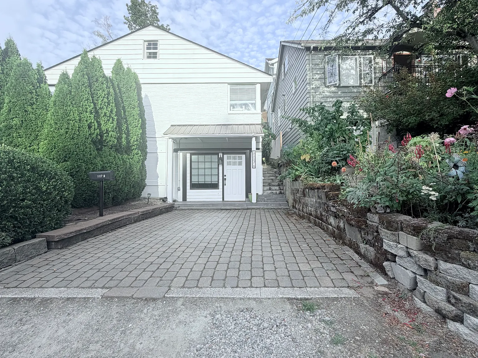 1 bed, 900 sqft, $2,100 — Photo 1