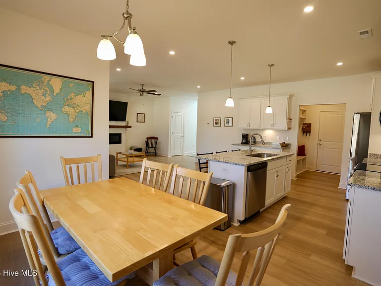 100 Falkirk Ct — Photo 16
