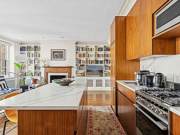 4th image of 108 E 37th St APT 4A