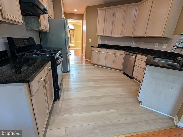 22611 Welborne Manor Sq — Photo 30