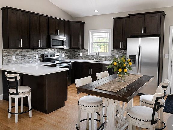 2nd image of 107 Dover Cir