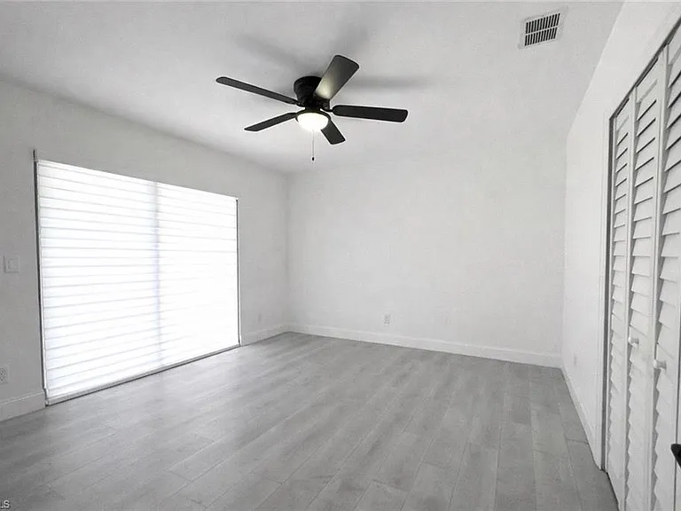 3767 Golden Gate Blvd E — Photo 7