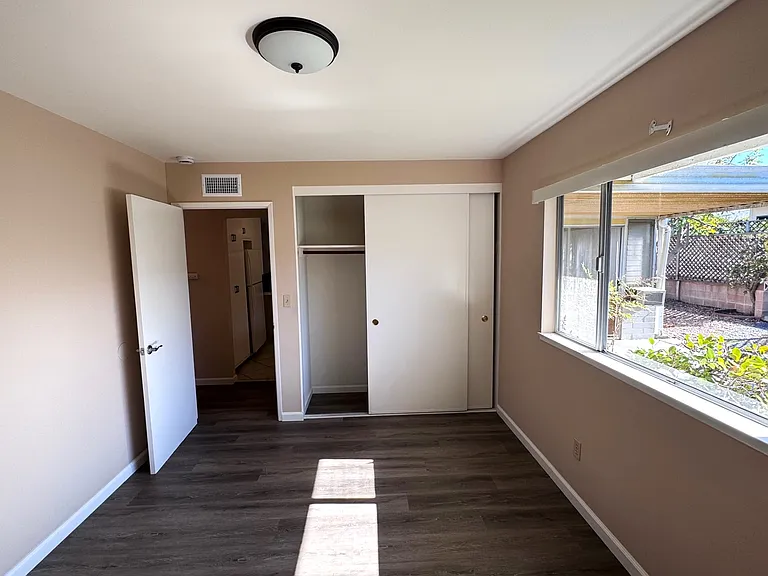 914 La Fiesta Way — Photo 16