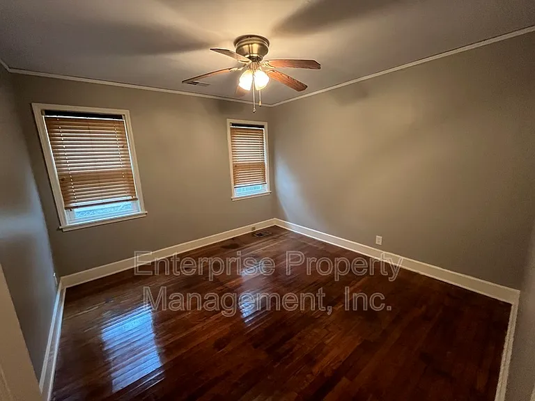 609 Houston St — Photo 8