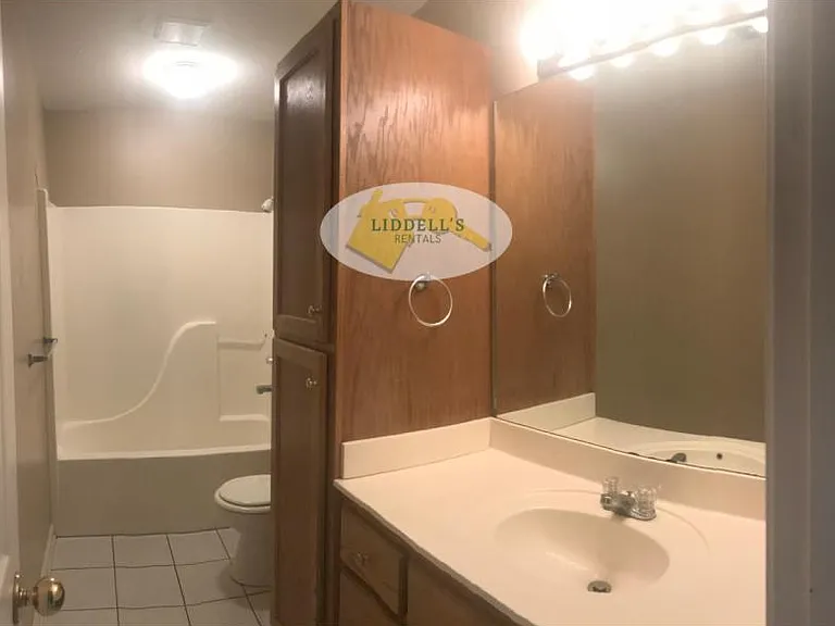 804 Ada St #3 — Photo 8