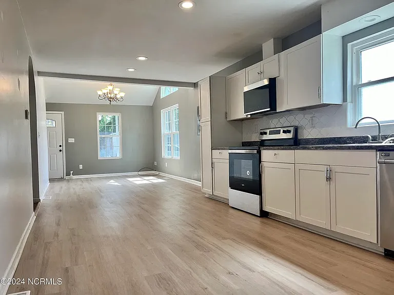 226 Tyson St — Photo 17