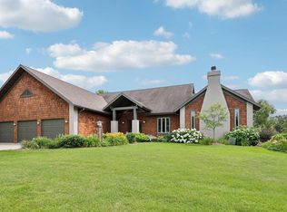 516 Hawthorn Ct, Cottage Grove, WI 53527