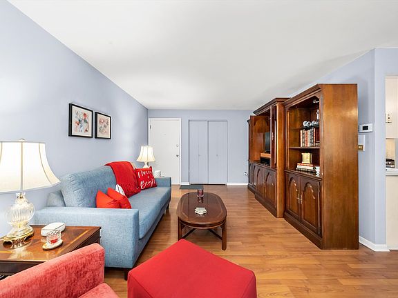 4th image of 10323 Mayfield Ave APT 3A