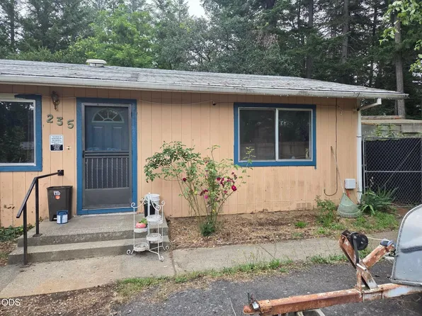 235 Shadowbrook Dr, Cave Junction, OR 97523