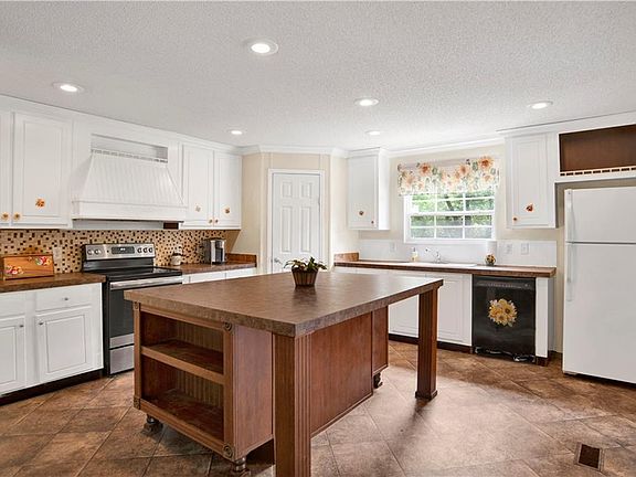 5th image of 6651 Taylor Ave