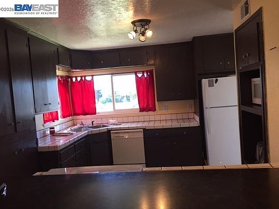 4th image of 953 7th St