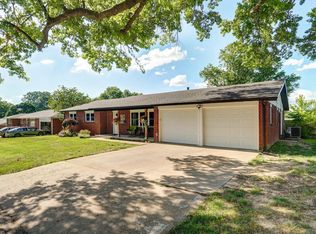 624 Oak Ln, Mount Vernon, MO 65712