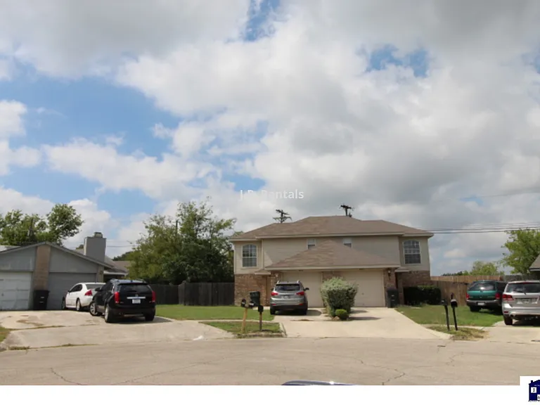 2412 Skylark Cir — Photo 1