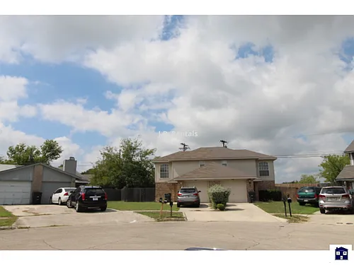 2412 Skylark Cir Photo 1
