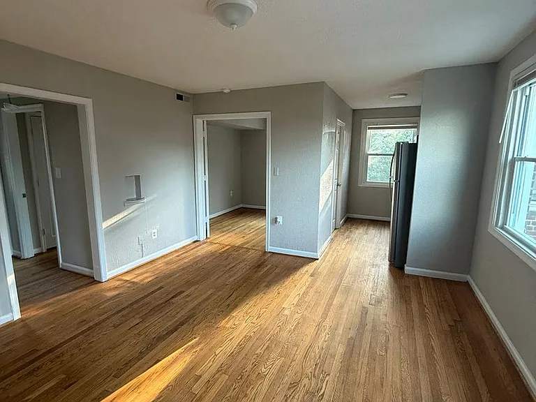 451 Burbank St SE — Photo 3