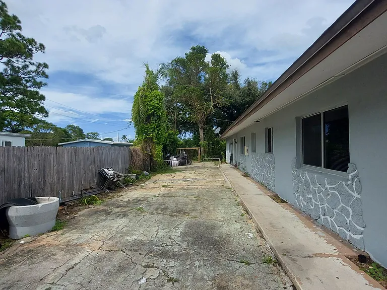2119 Hanson St — Photo 8
