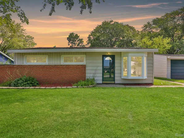 6220 Eastlawn Ave, Clarkston, MI 48346