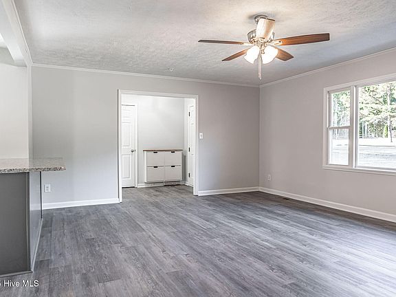 4th image of 255 Foxcroft Road