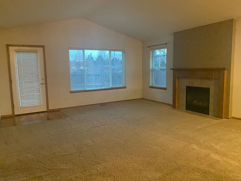 1163 Homestead Dr — Photo 4