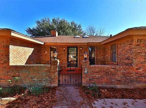 3rd image of 2510 Woodlake Dr