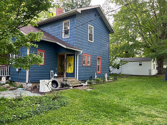 3rd image of 715 Brown St