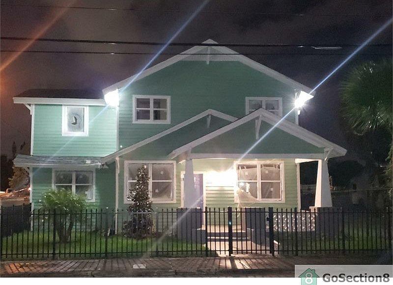 2nd image of 1117 N Rosemary Ave