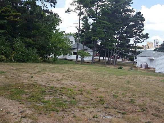 3rd image of 508 W Guthrie Dr