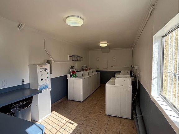 5th image of 7521 Simpson Ave #100