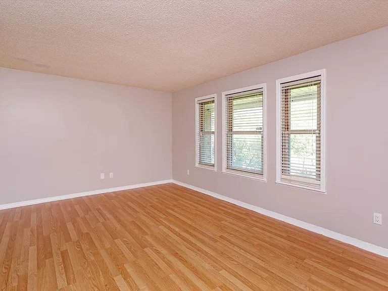 104 Rosemont Ct — Photo 7