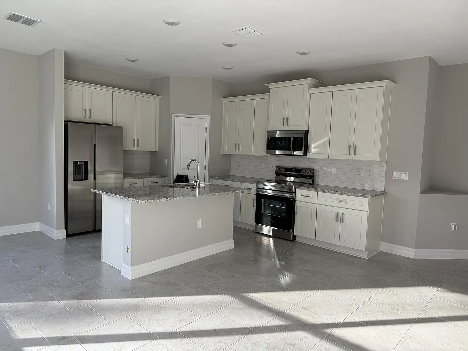 3 bed, 1615 sqft, $2,050 — Photo 4
