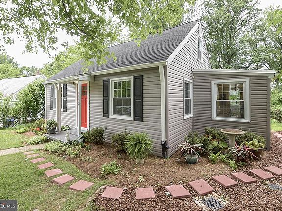 2nd image of 10904 Devin Pl