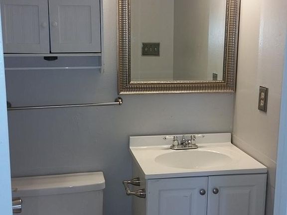 4th image of 200 Lakewood Dr