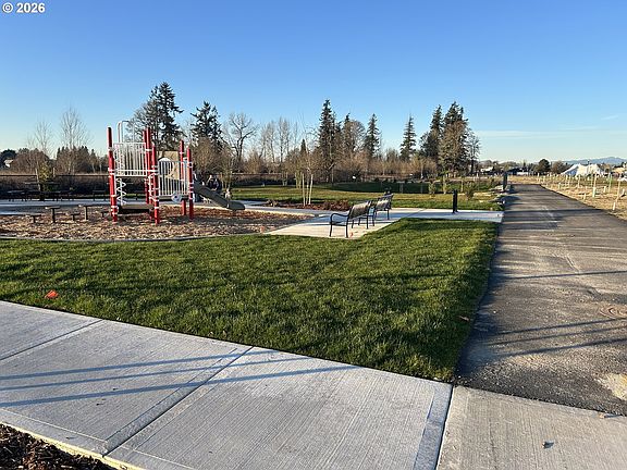 4th image of 2030 SW 5th Pl