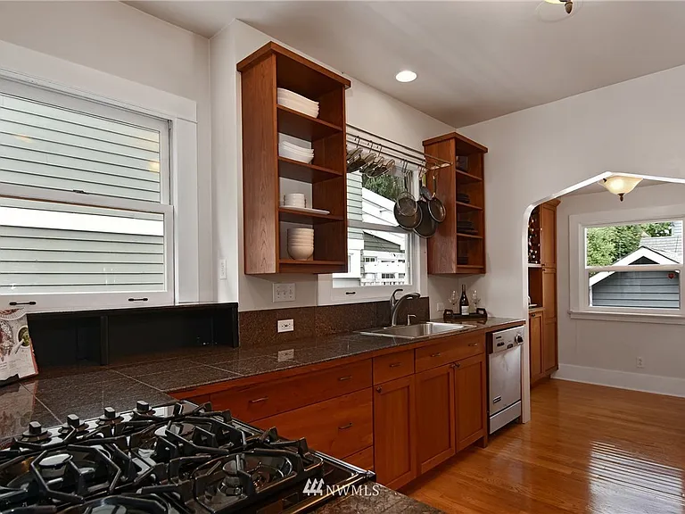 122 NE 56th St — Photo 6
