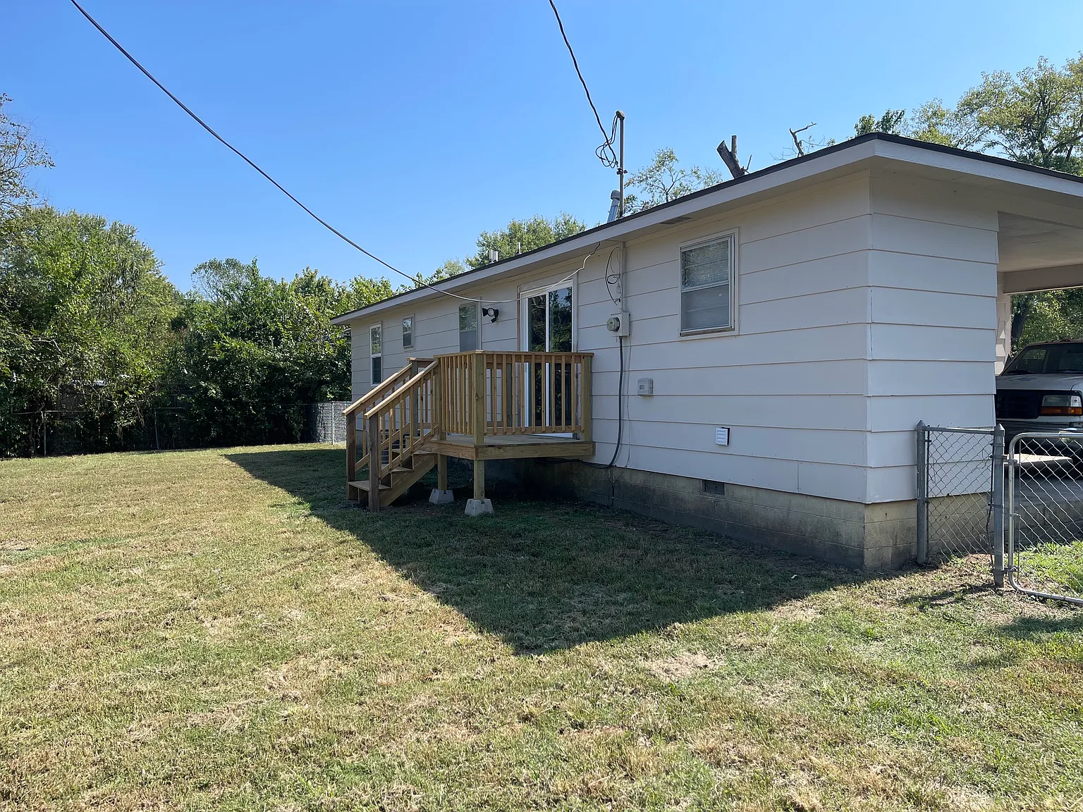 3 bed, 972 sqft, $975 — Photo 2