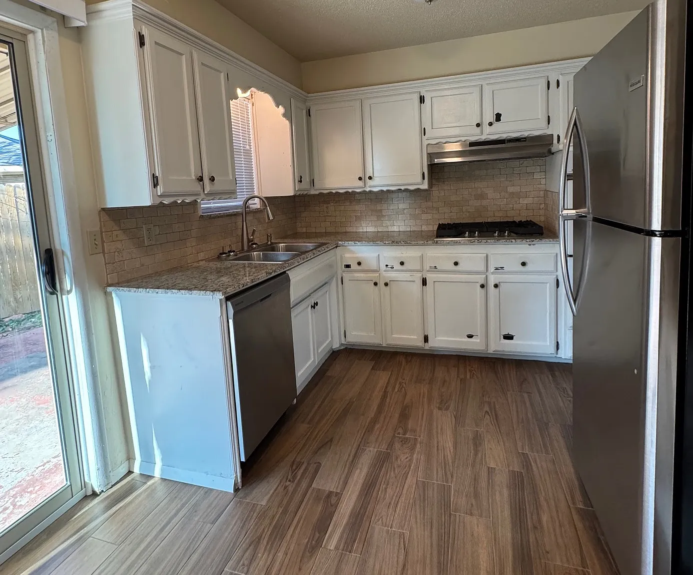3 bed, 1.5 bath, 1000 sqft, $1,300 — Photo 2