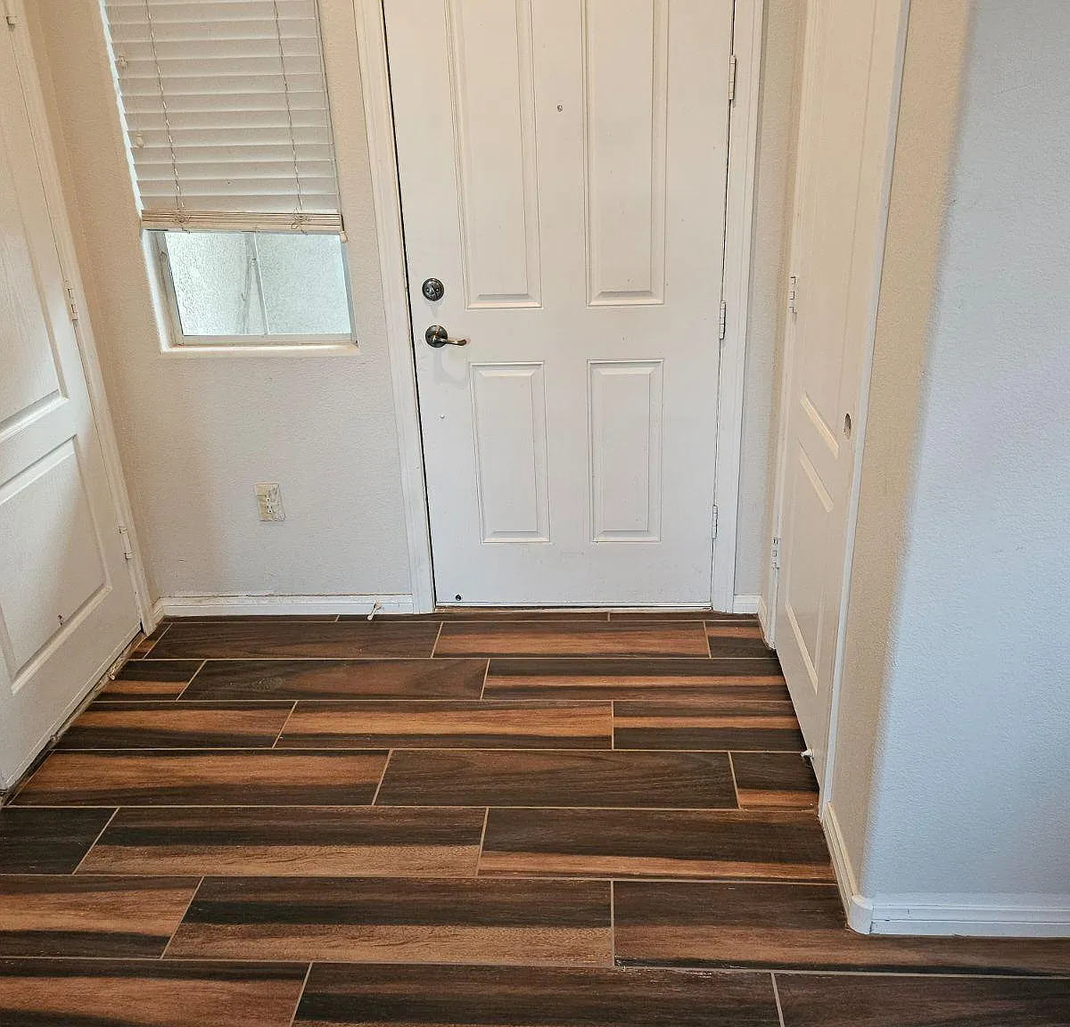 4 bed, 2148 sqft, $2,200 — Photo 2