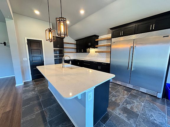 3rd image of 1104 Black Mesa Rd