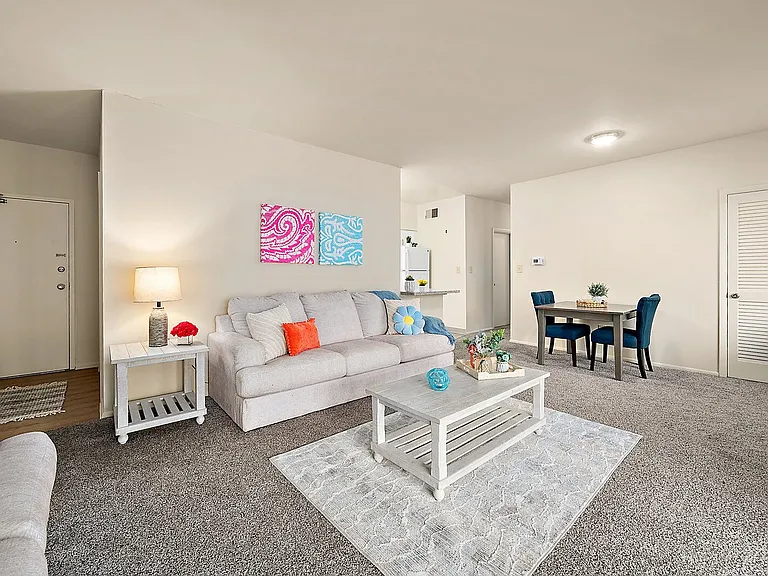 Parkwood Apartments — Photo 27