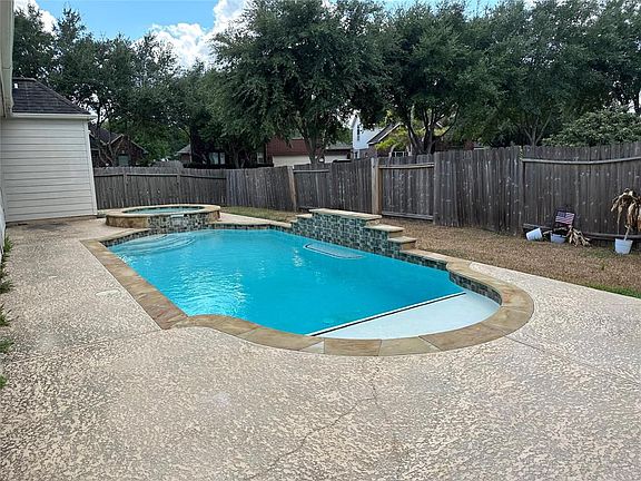 3rd image of 1503 Mammoth Springs Ln